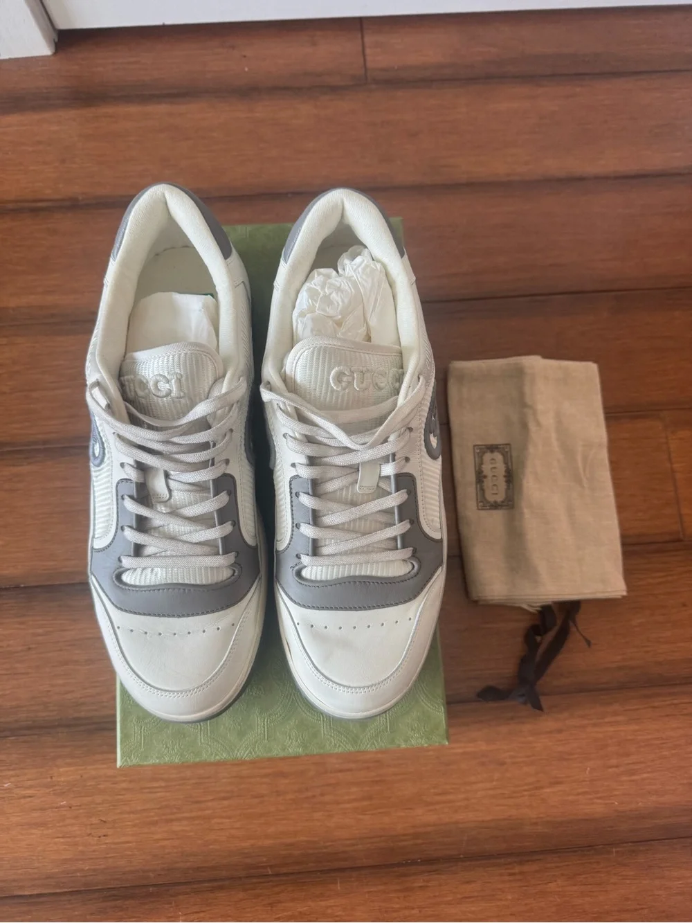 Gucci Men’s White and Gray Low-Top Leather Sneakers